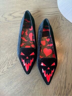 Black & Red Dagger Scary Jack Velvet Pointed Flats with Jack-o'-Lantern
